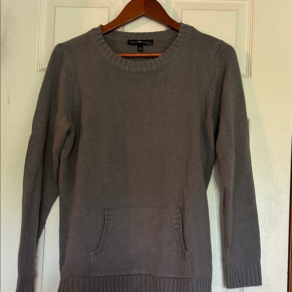 Derek Heart Charcoal Women's Crew Neck Sweater - Picture 1 of 4